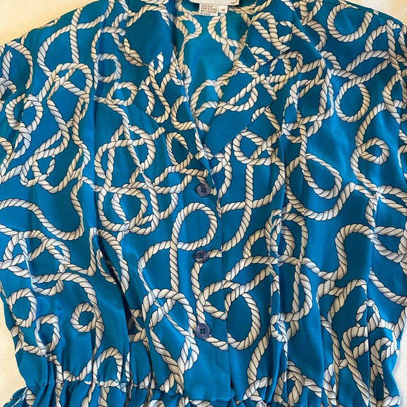 Vintage Diane Von Furstenberg Silk Blue and White wrap dress - Picture 8 of 9
